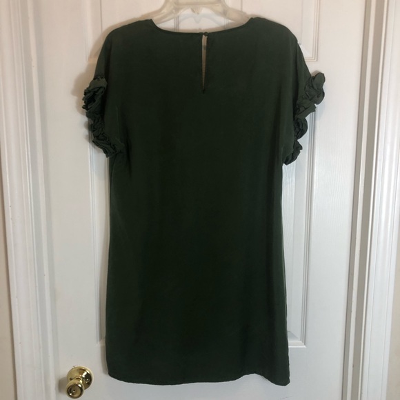 Cremieux Ruffle Short Sleeves with V-Neck Dress. Size Small - Picture 2 of 9